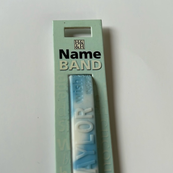 NWT🌟H&&H💫 TAYLOR Blue Name Band Rubber Bracelet - Picture 5 of 7